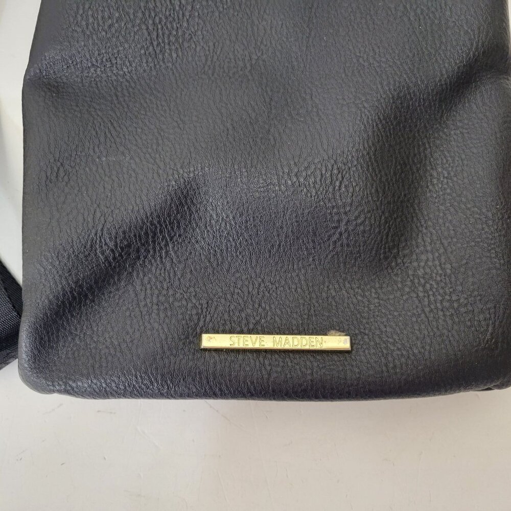 Steve Madden Black Crossbody Shoulder Bag Adjustable Strap Gold Accents - Picture 5 of 6